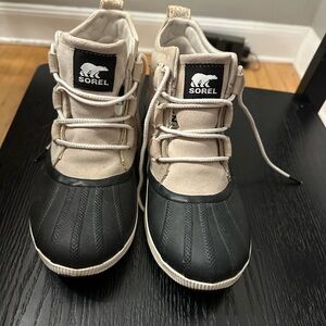 Sorel Short Boots